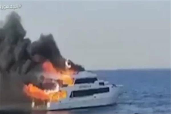 حريق لنش بالبحر الأحمر