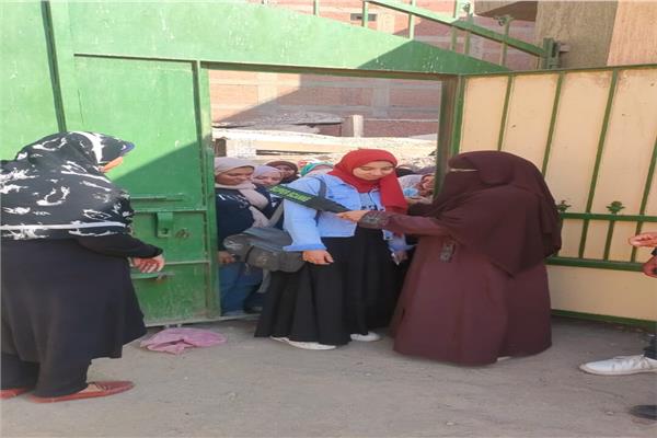 اليوم الأول للامتحانات وتطبيق كافة التعليمات الصادرة من وزارة التربية والتعليم
