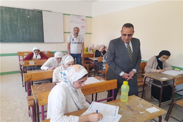 محافظ شمال سيناء خلال جولة تفقدية