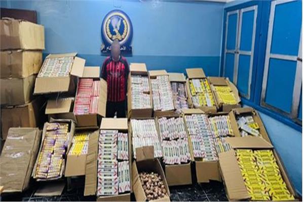 ضبط شاب بحوزته 2 مليون قطعة ألعاب نارية