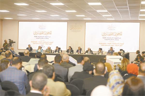 جانب من مناقشات جلسة لجنة الاستثمارات العامة بالحوار الوطنى