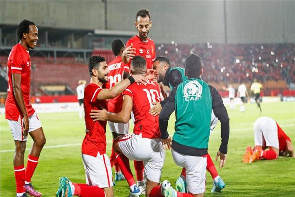 لاعبو الأهلي