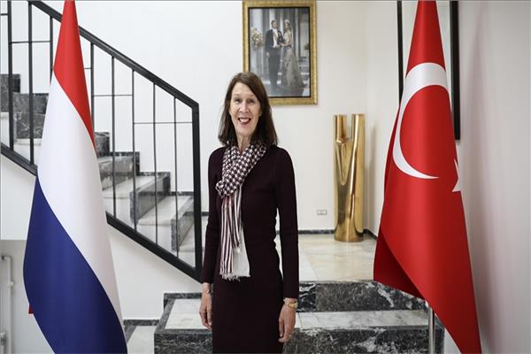  سفيرة هولندا بتونس جوزفين فرانتزن 