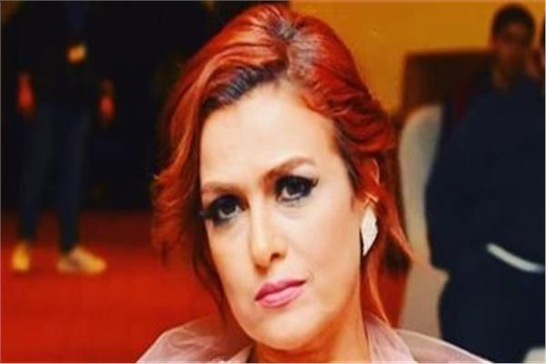 الفنانة سيمون