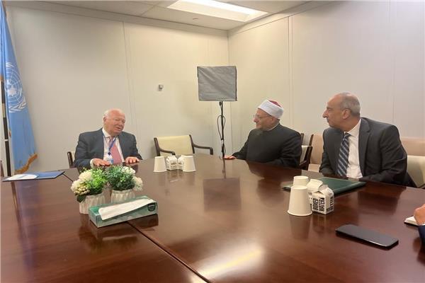 مفتي الجمهورية خلال لقائه الممثل السامي للأمين العام للأمم المتحدة