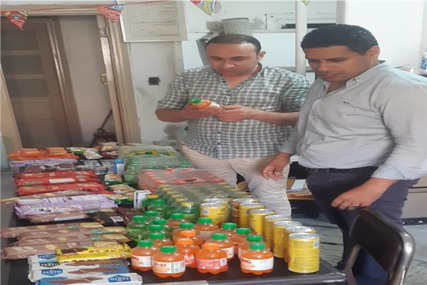 ضبط سلع منتهية الصلاحية فى حملة تموينية بوسط الإسكندرية