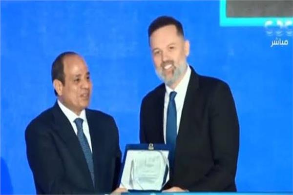  محمد محمود عبد العزيز يشكر الرئيس السيسي ويشيد بحياة كريمة  