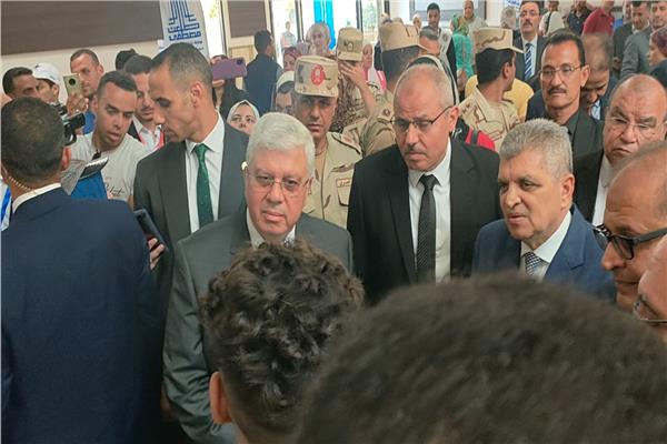 جولة وزير التعليم العالي بجامعة الإسماعيلة الأهلية 