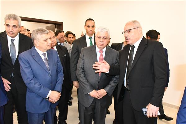  وزير التعليم العالي والبحث العلمي يتفقد جامعة الإسماعيلية الجديدة الأهلية