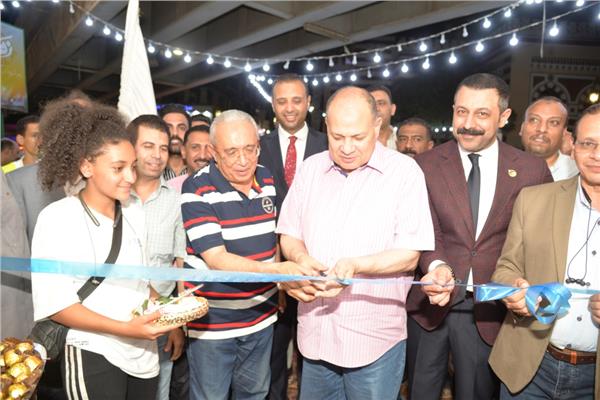 محافظ أسيوط يفتتح معرض " حزب مستقبل وطن "