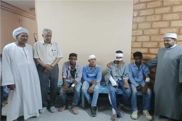 طلاب الأزهر المصابين في حادث انقلاب سيارة