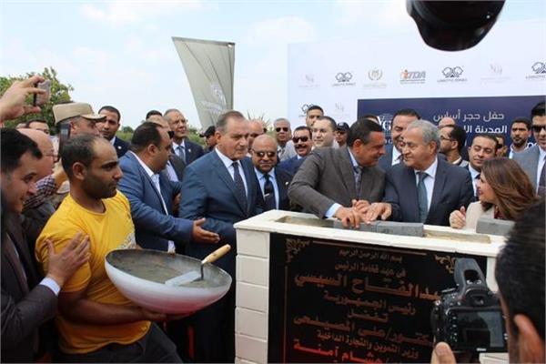 وزيرا التموين والتنمية المحلية أثناء وضع حجر الأساس للمنطقة اللوجستية بكفرر الشيخ