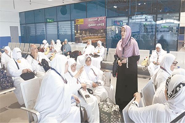 واعظات في المطار توعية الحجيج بالمناسك