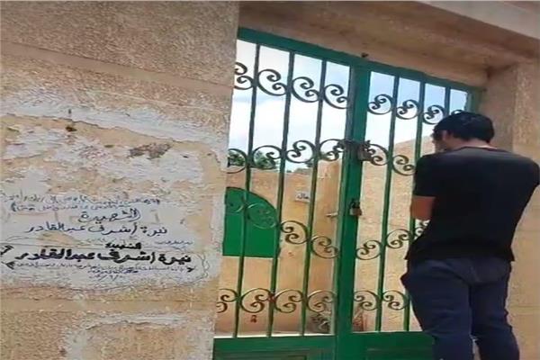  توافد أسرة وأقارب الطالبة نيره على قبرها في الذكرى الأولى لرحيلها 