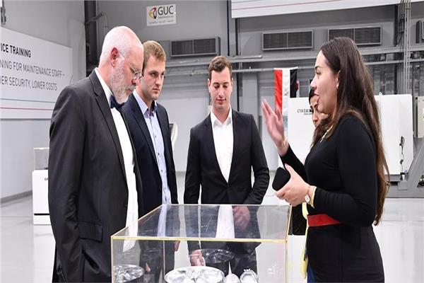 إنجلهارد مازانك فى زيارته للجامعة الالمانية بالقاهرة