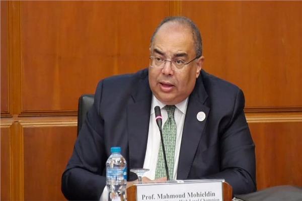 الدكتور محمود محيي الدين رائد المناخ