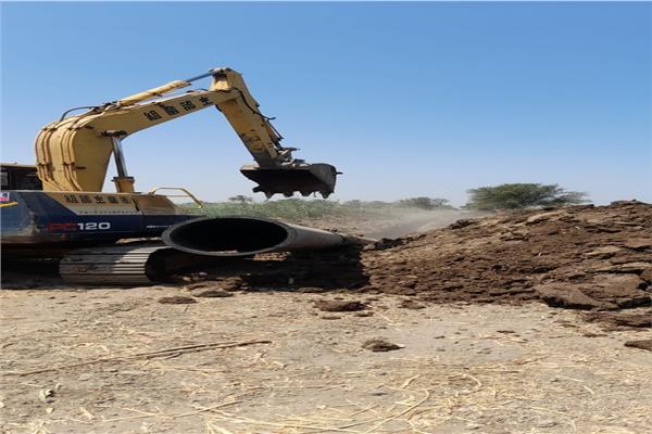 استمرار أعمال مشروعات الصرف الصحي بالأقصر