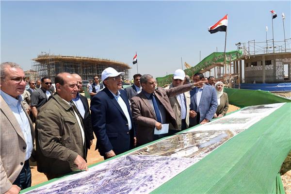 رئيس الوزراء يتابع سير العمل بمشروع تطوير حدائق الفسطاط
