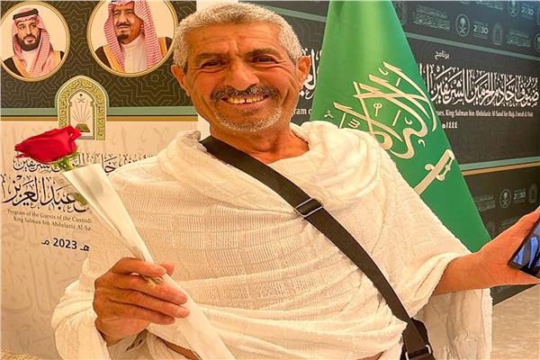 صورة لأحد الحجاج من أسر شهداء فلسطين