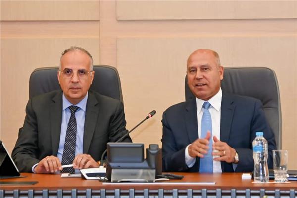 سويلم والوزير يناقشان موقف المشروعات والتنسيقات المشتركة بين الوزارتين