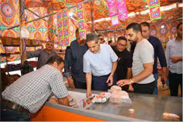 محافظ الغربية يتفقد منافذ بيع اللحوم المدعمة بكفر الزيات و المحلة وسمنود