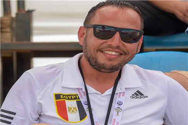 مدرب منتخب الناشئين للسباحة بالزعانف