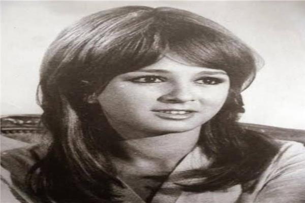 الفنانة نجلاء فتحي