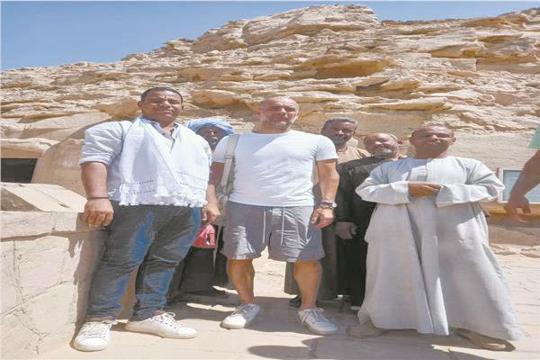 «جوارديولا» يزور الكاب الأثرية بأسوان