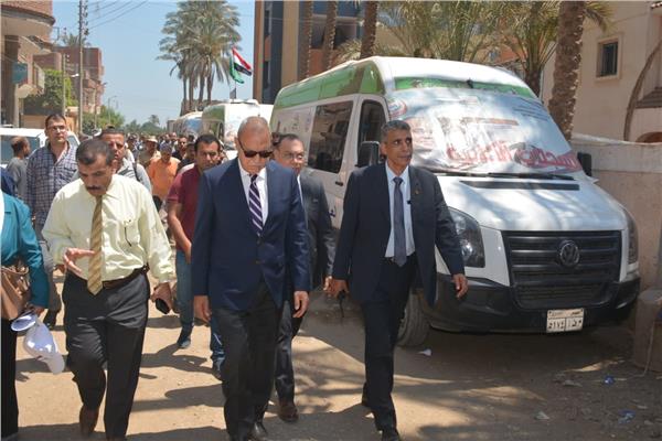 اللواء عبد الحميد الهجان محافظ القليوبية خلال جولة تفقدية