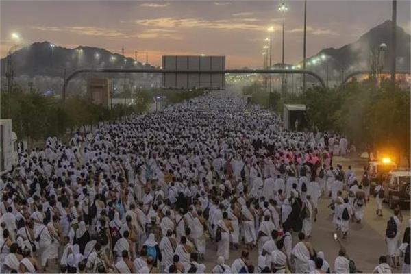 ضيوف الرحمن يستقرون في مشعر مزدلفة