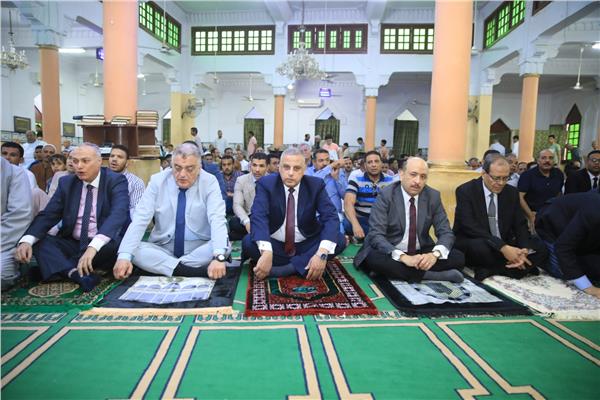 أدى اللواء طارق الفقي محافظ سوهاج صلاة عيد الأضحى المبارك