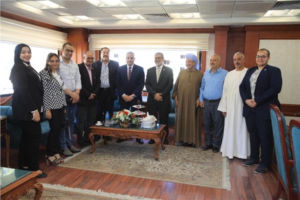 اللواء طارق الفقي محافظ سوهاج يستقبل المهنئين بالعيد