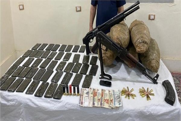 الأمن العام يضبط عنصر إجرامي بـ15 كيلو بانجو وسلاحين ناريين بالدقهلية 