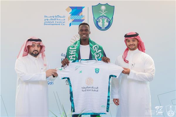 أهلي جدة يعلن التعاقد مع إدوارد ميندي