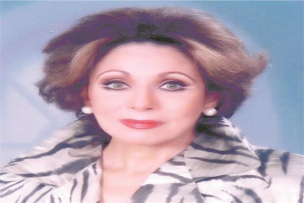 لبنى عبدالعزيز