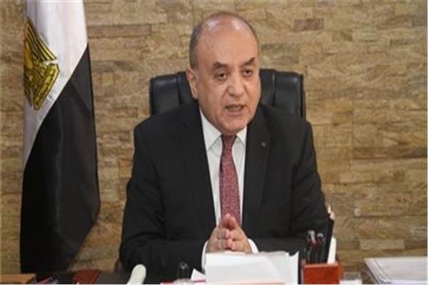  اللواء احمد حسنين الرئيس التنفيذي للشركة القابضة ‏للصناعات الغذائية