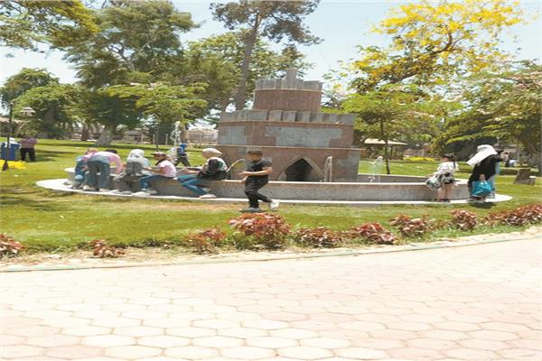 الأطفال يلهون فى حديقة التوفيقى بالقناطر الخيرية