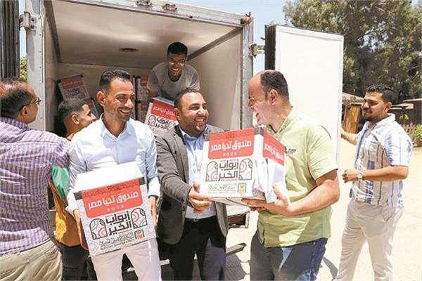 توزيع كراتين مواد غذائية على غير القادرين