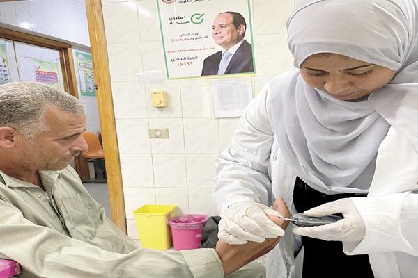 الفرق الطبية تقدم خدمات «١٠٠ يوم صحة»