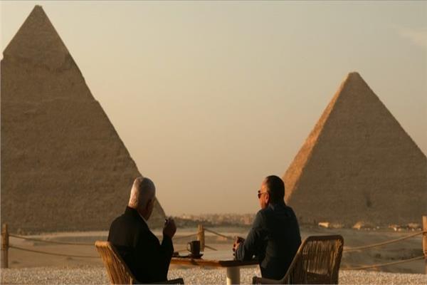 د.زاهي حواس مع د.مصطفى وزيري 