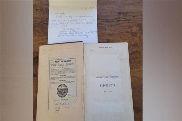بعد 120 عاماً.. إعادة كتاب إلى المكتبة 