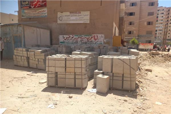 محافظ أسيوط: مواصلة تركيب بلدورات وتشجير الشوارع بمدينة منفلوط 