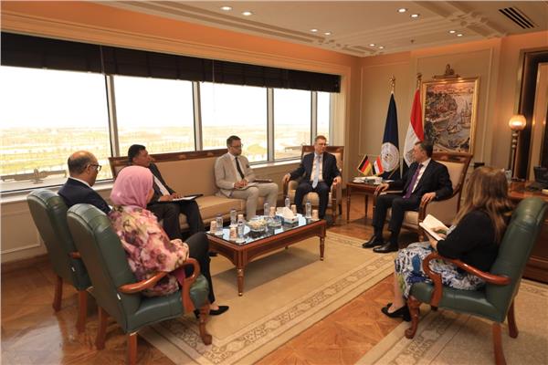 أحمد عيسى وزير السياحة والآثار خلال استقباله سفير دولة ألمانيا بالقاهرة