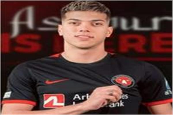 إمام عاشور لاعب ميتلاند الدنماركي والزمالك السابق