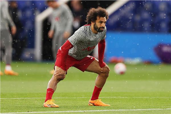محمد صلاح يرتدي حذاء مقطوع