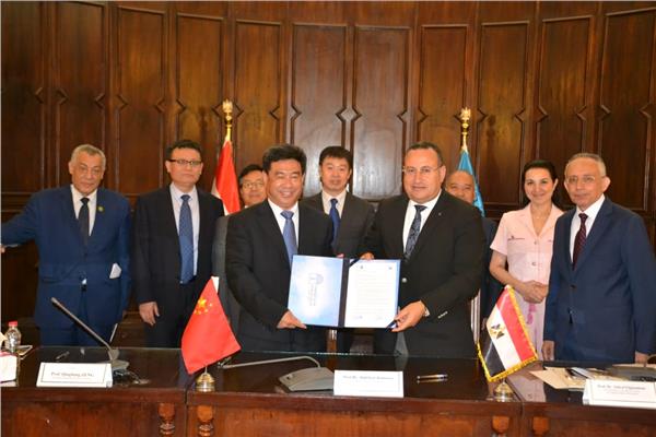 الدكتور عبد العزيز قنصوه، رئيس جامعة الإسكندرية