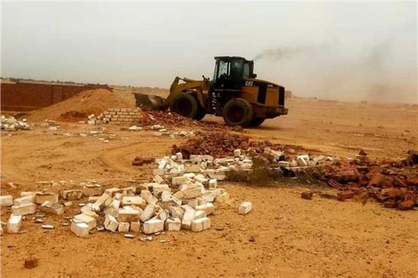 محافظ أسوان: إزالة  500 حالة تعدى  فى المرحلتين الأولى والثانية من الموجه الـ 21 