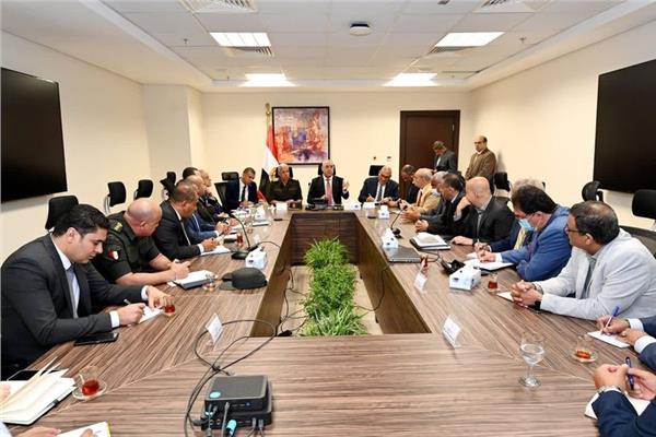 وزير الإسكان خلال اللقاء