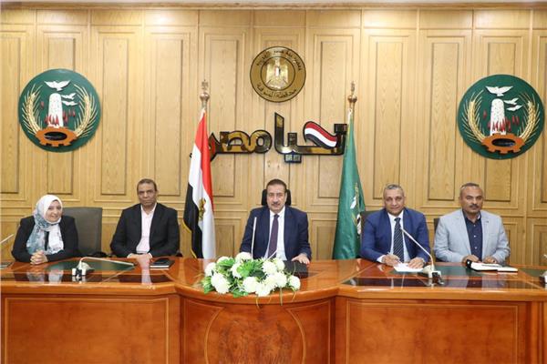 اللواء إبراهيم أبو ليمون محافظ المنوفية خلال الأجتماع