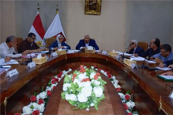 محافظ الوادي الجديد يترأس اجتماع مجلس إدارة صندوق استصلاح الأراضي 